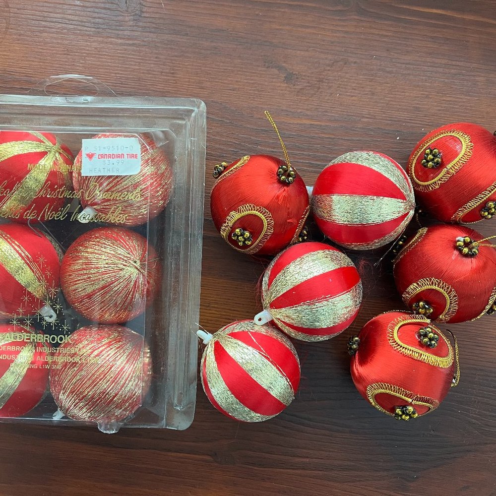 Vintage Alderbrook Unbreakable Christmas Red and Gold Ball Ornaments (13)